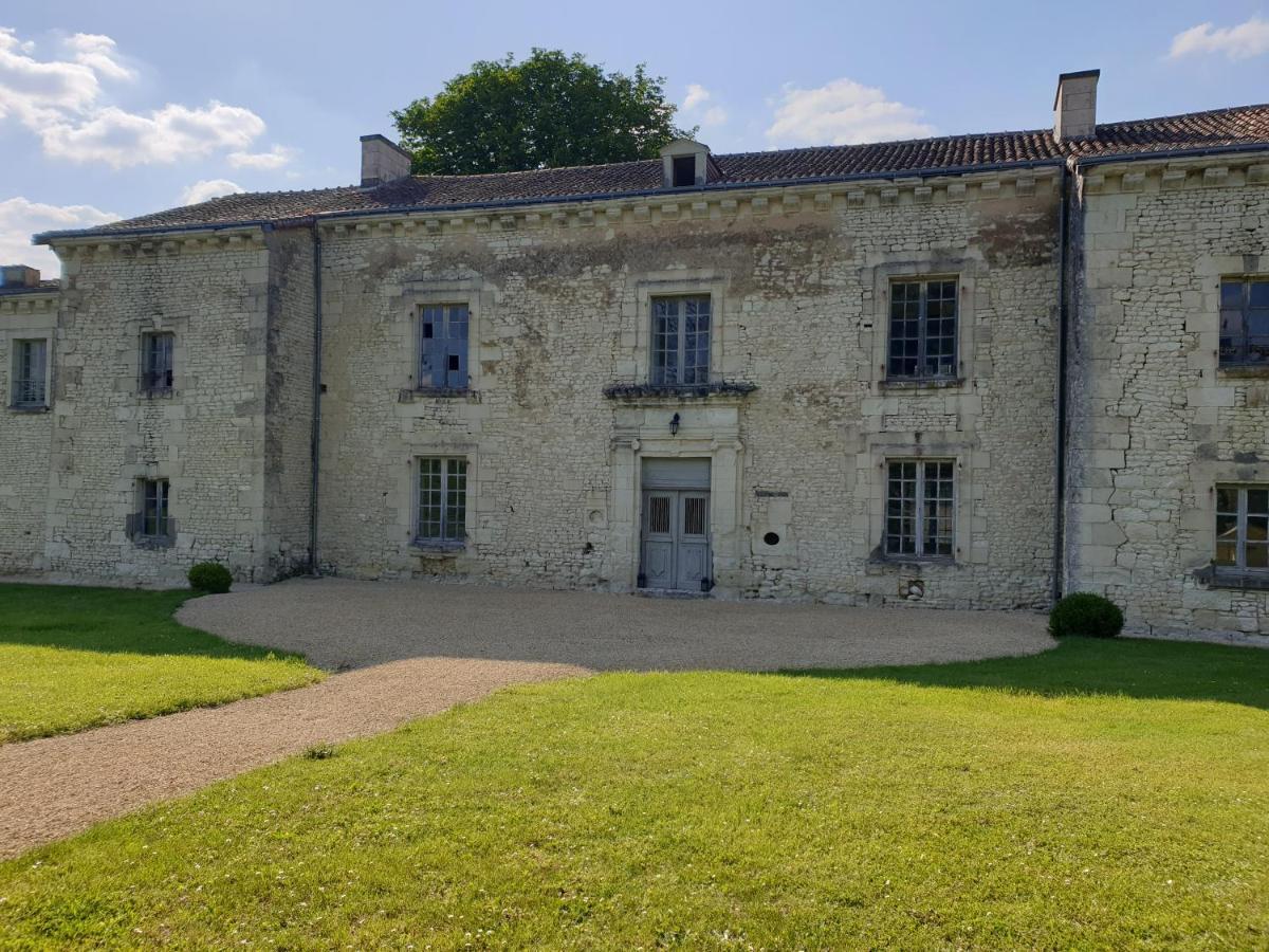 L'Olivier Villa Monts-sur-Guesnes Bagian luar foto